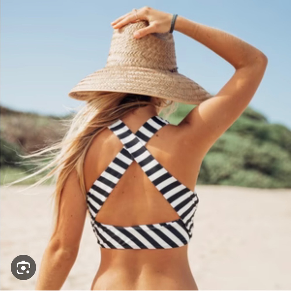 Albion Hang Ten Crop Swim Top
